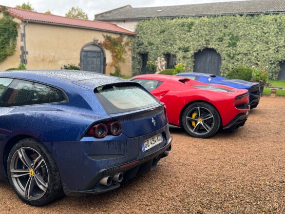 journée-ferrari-château-saulnat-voiture-de-luxe